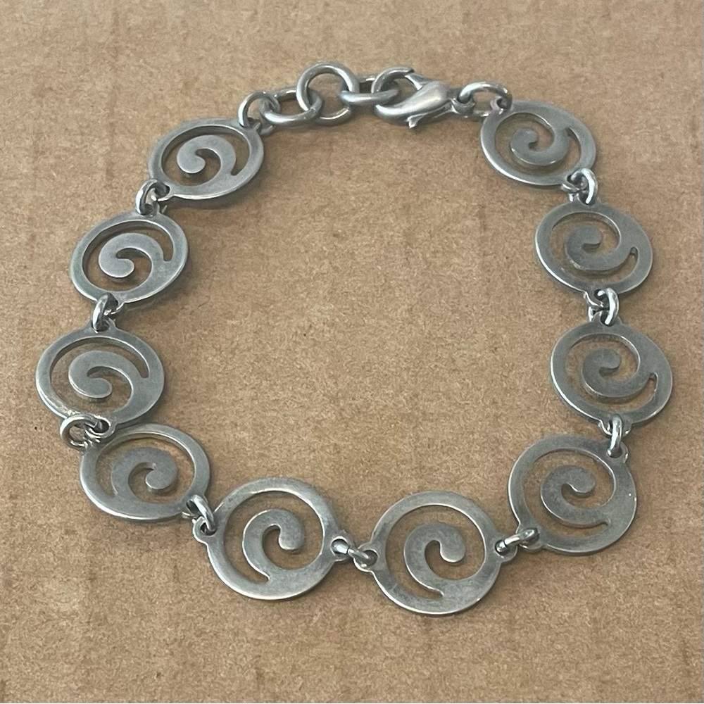 Metal Swirl Bracelet 7.5”